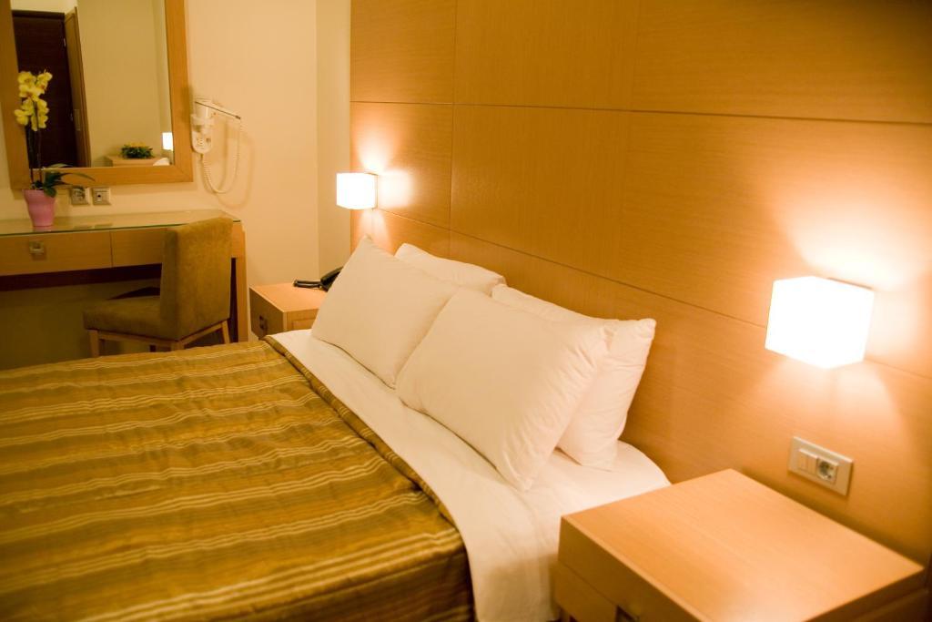 Onira Boutique Hotel Tolo Room photo