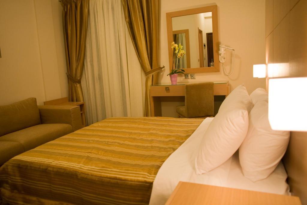 Onira Boutique Hotel Tolo Room photo
